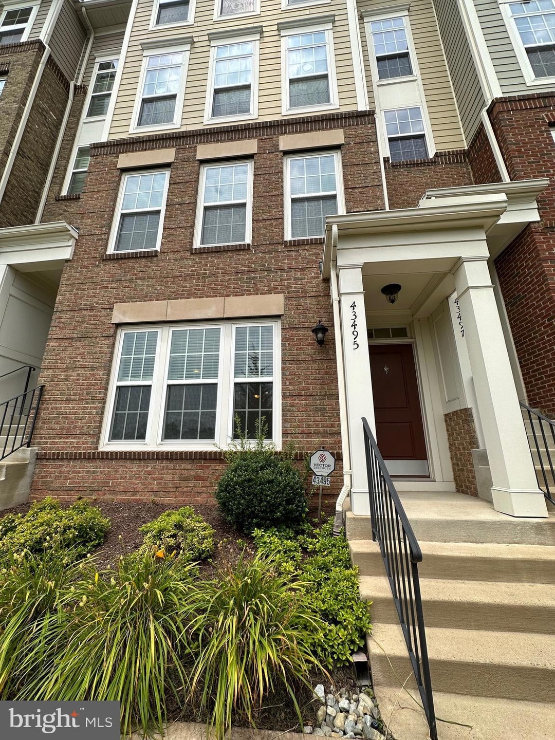 43495 Town Gate Square, Chantilly, VA 20152 - photo 1