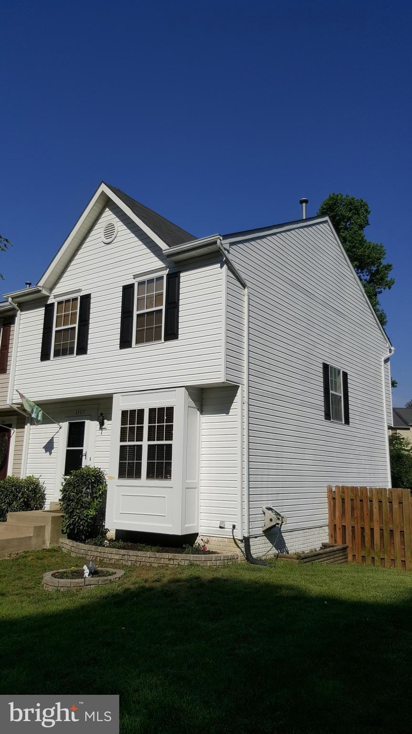 1307 Kings Crest Dr, Stafford, VA 22554 - photo 1