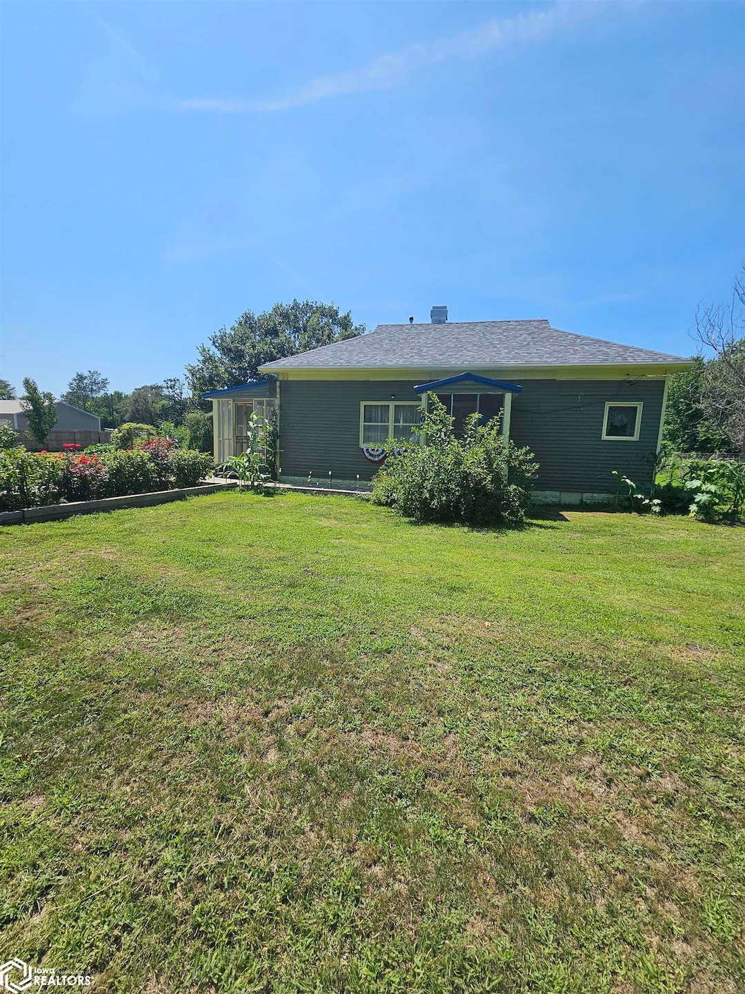 408 Division St, Blockton, IA 50836 - photo 1