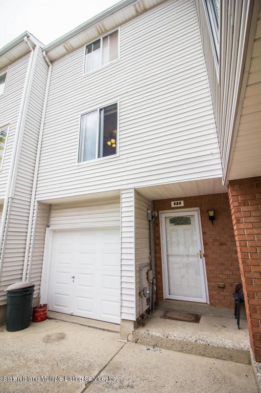 121 Ilyssa Way Front Pic