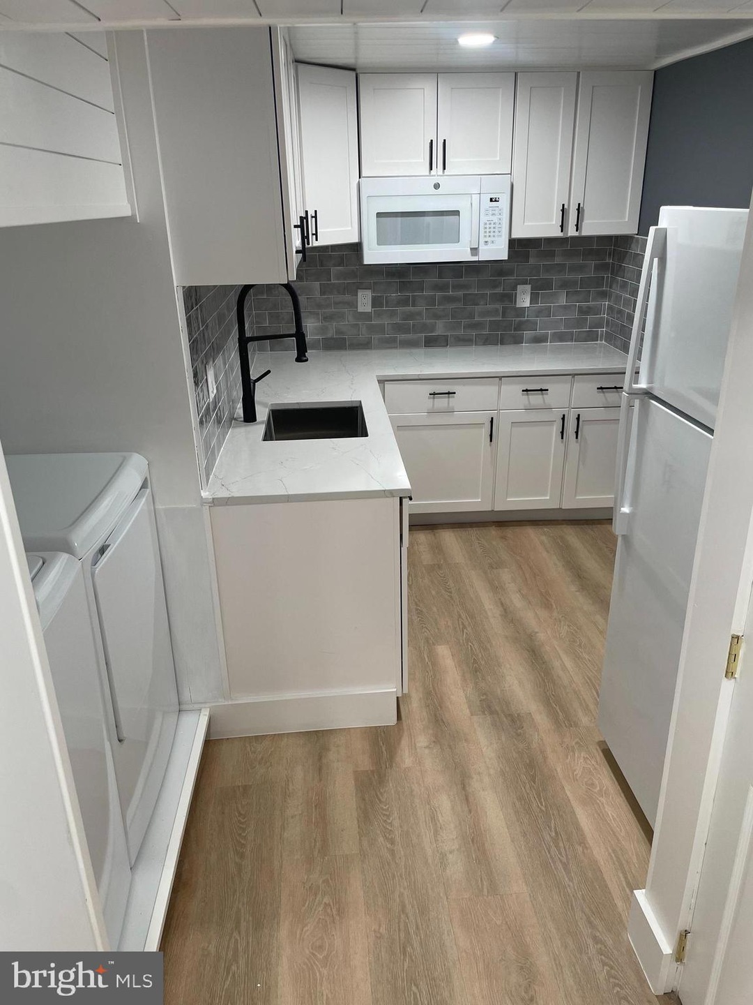 8917 Old Courthouse Rd, Vienna, VA 22182 - photo 1