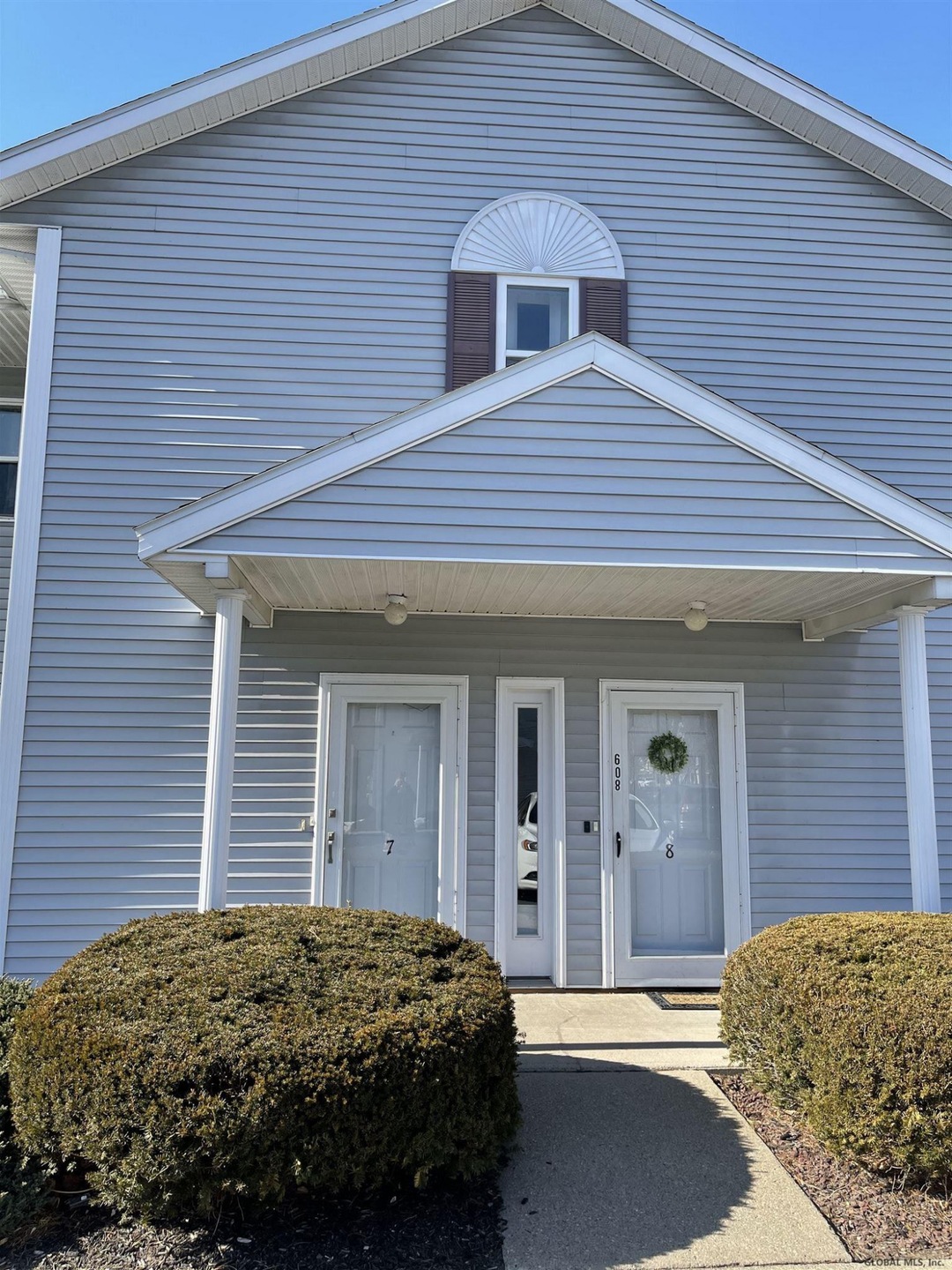 607 Cambridge Manor Dr unit 607, Schenectady, NY 12302 - photo 1