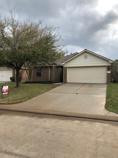 32107 Anne Ln, Pinehurst, TX 77362 - photo 1