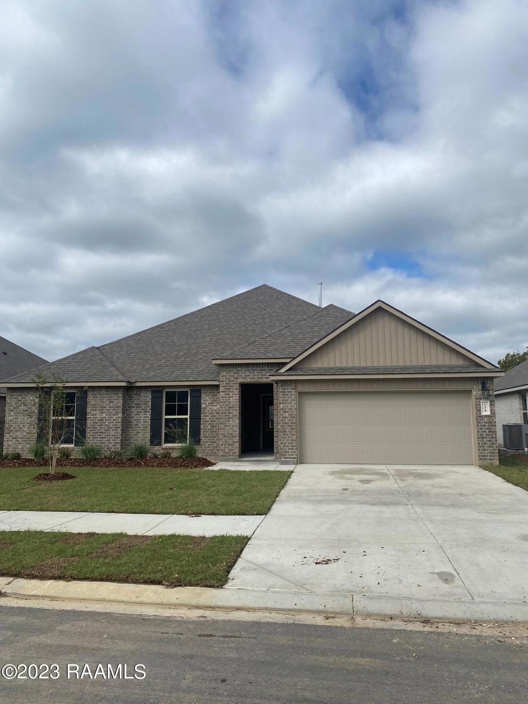 134 Hill View Front