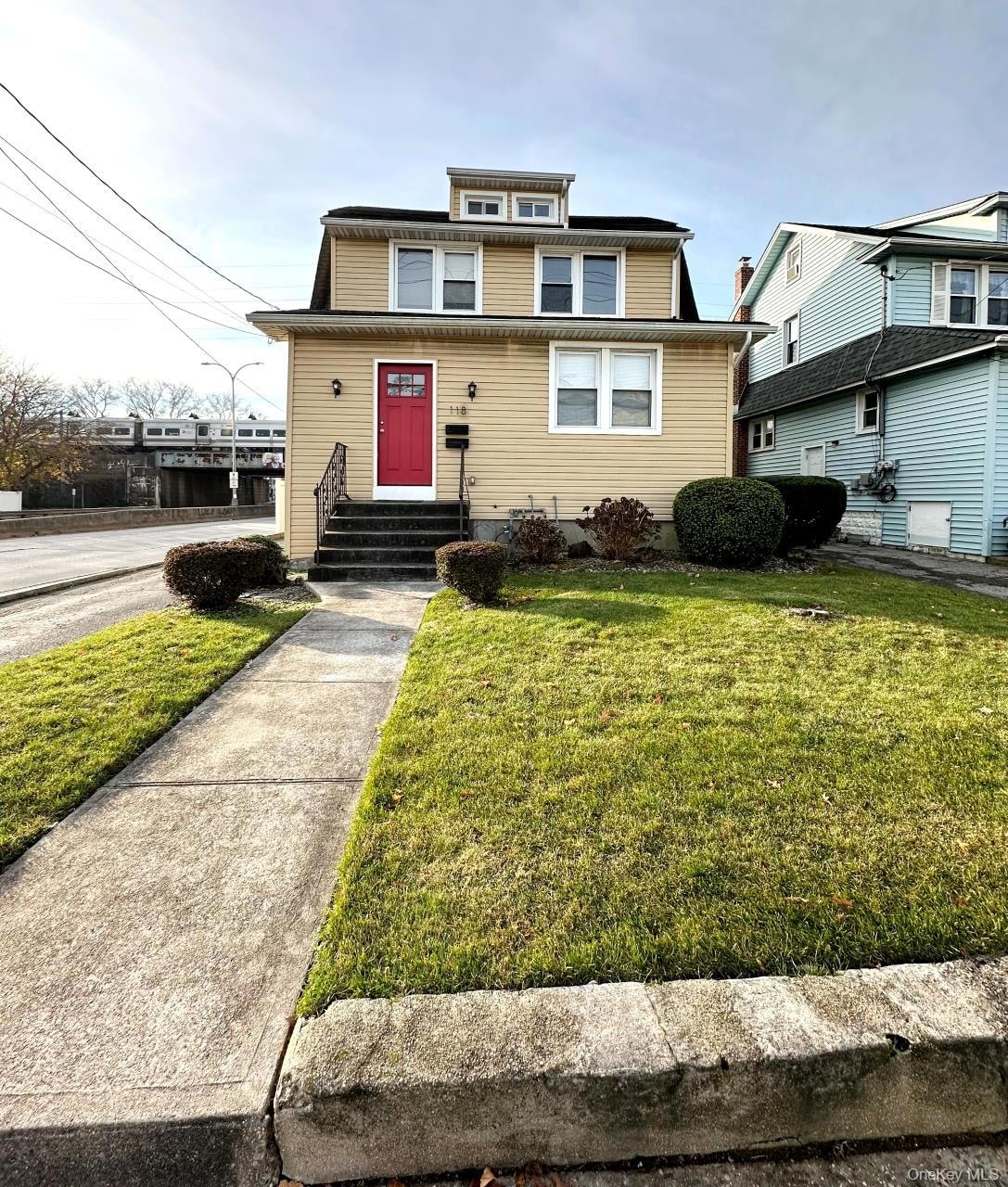 118 Lyon Place unit 2, Lynbrook, NY 11563 - photo 1