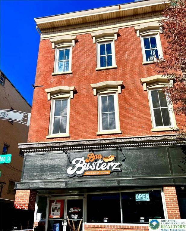 Front of 233 Northampton St #4