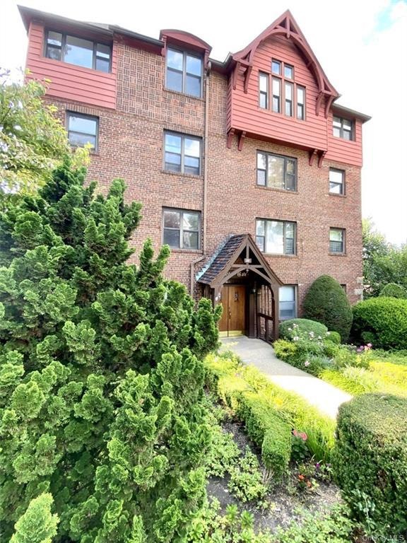 111 Sagamore Rd unit 3C, Tuckahoe, NY 10707 - photo 1