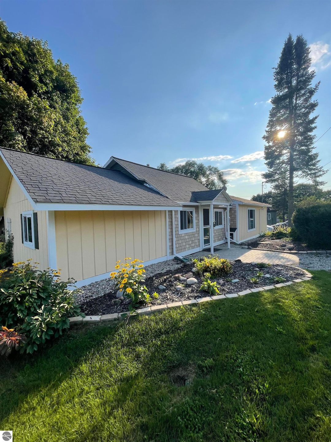 Under Contract $289,000