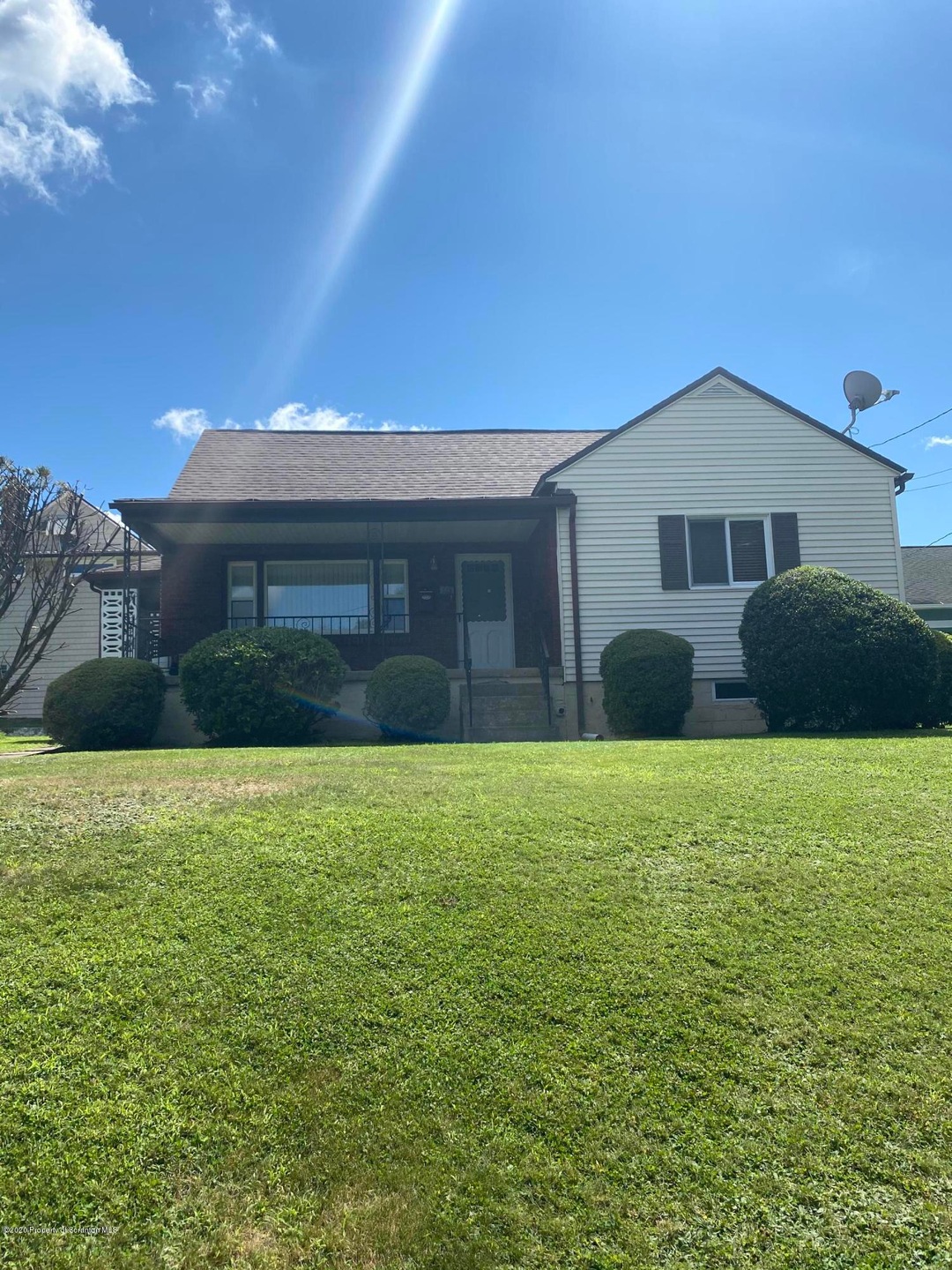 723 W Oak St, Old Forge, PA 18518 - photo 1