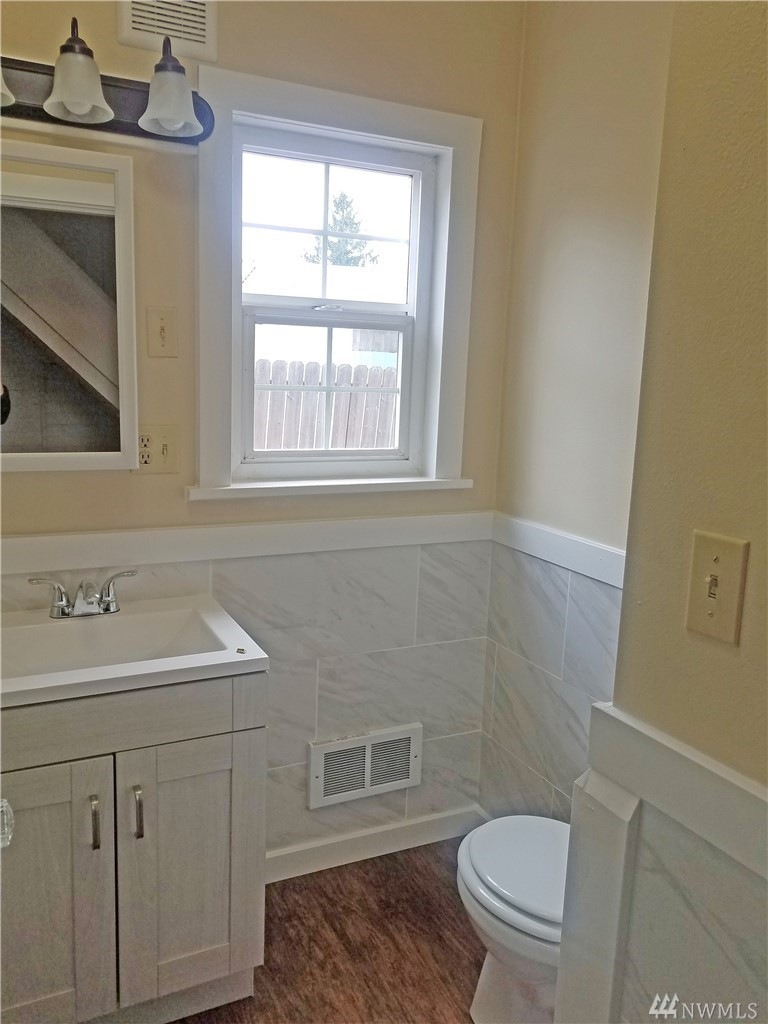 504 NW Clark Ave, Winlock, WA 98596 - photo 1