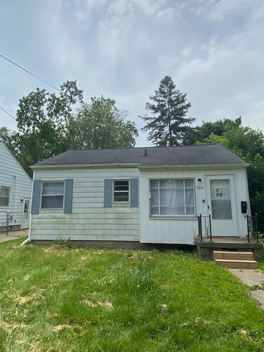 3821 Augusta St, Flint, MI 48532 - photo 1