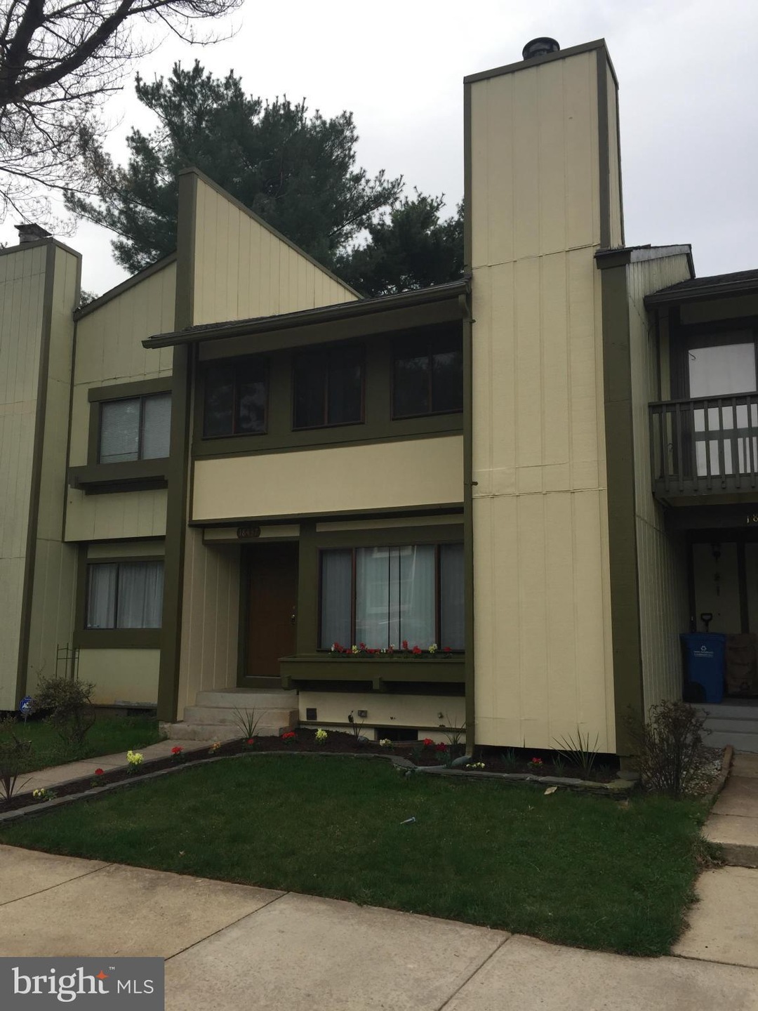 18437 Stone Hollow Dr, Germantown, MD 20874 - photo 1