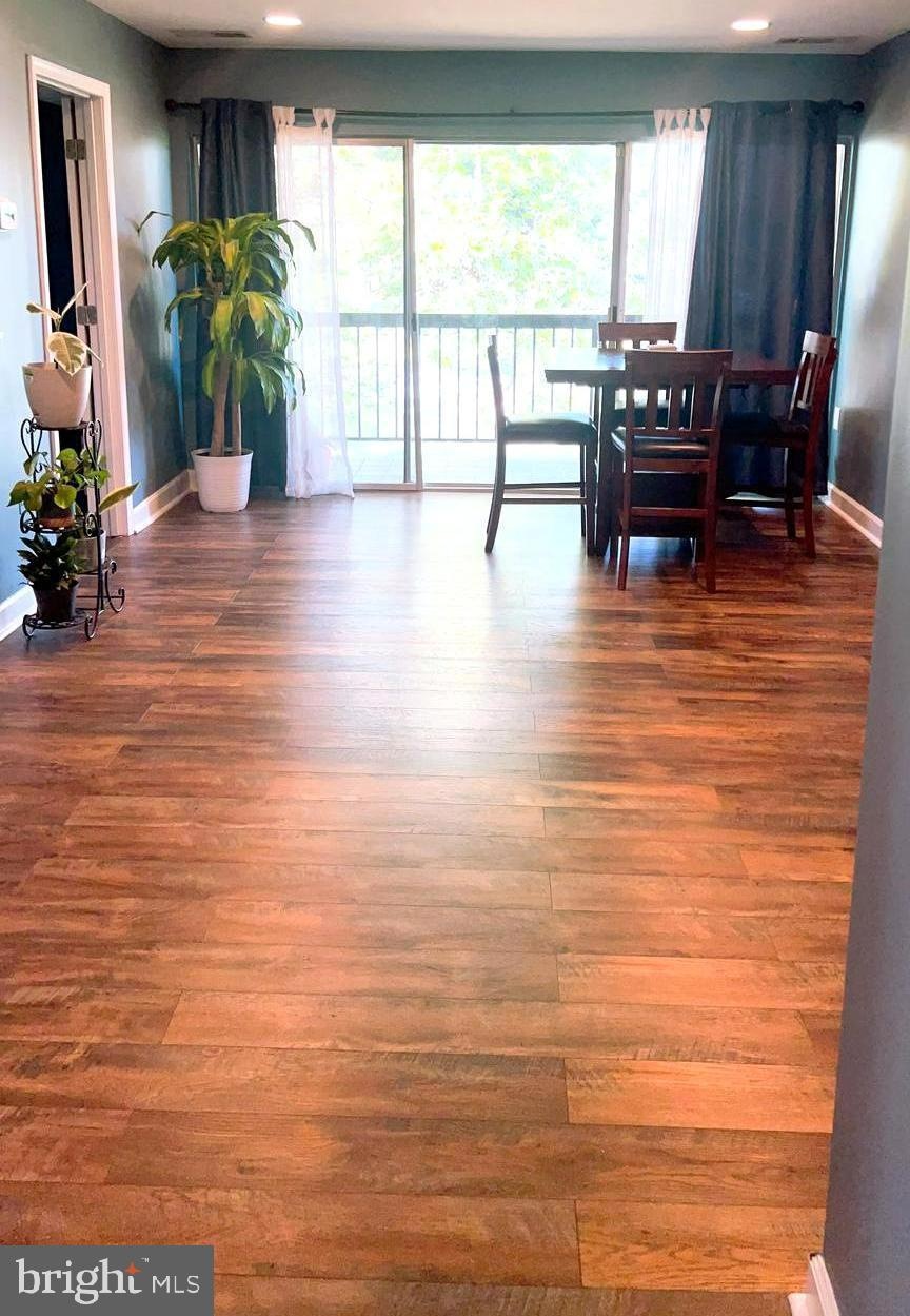 18607 Walkers Choice Rd unit 18607, Montgomery Village, MD 20886 - photo 1