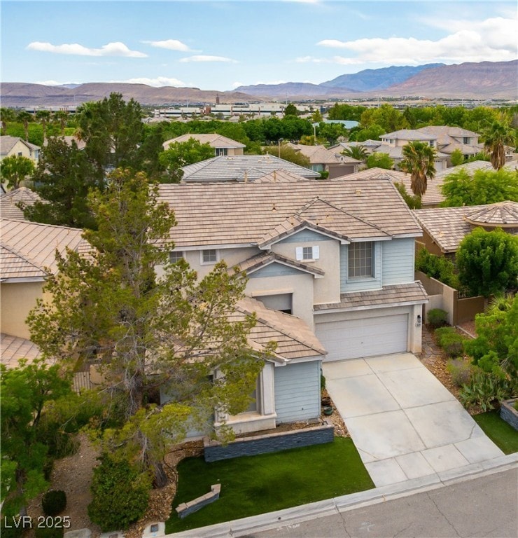 lovely home featuring landscaping, double care gar