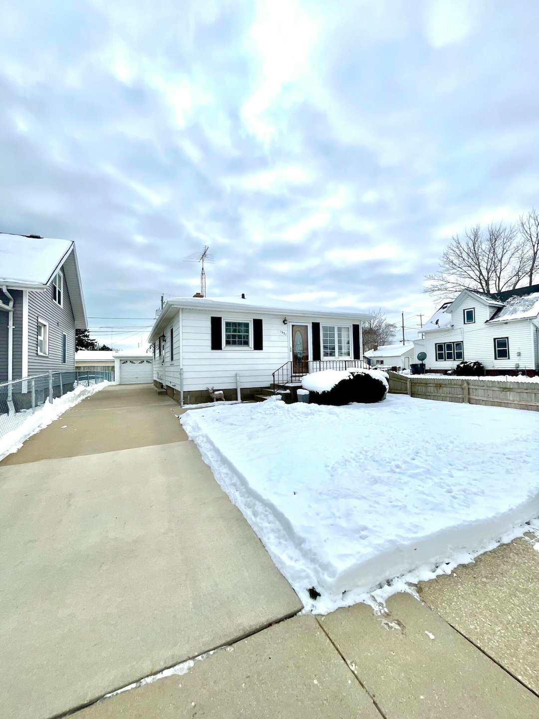 1531 Bryn Mawr Ave, Mount Pleasant, WI 53403 - photo 1