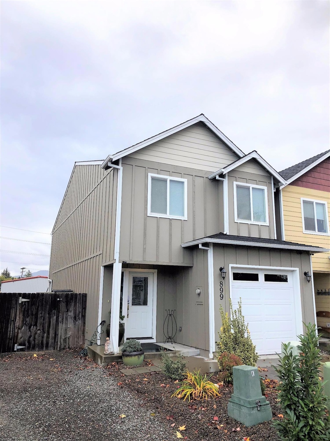 899 Silver Fox Dr, Central Point, OR 97502 - photo 1