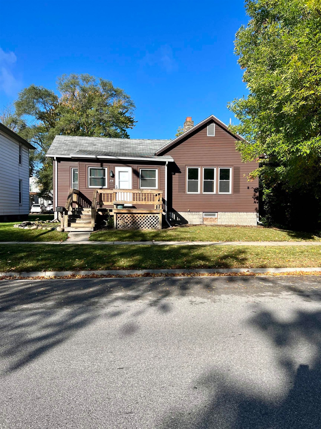 319 N Madison Ave, Bay City, MI 48708 - photo 1