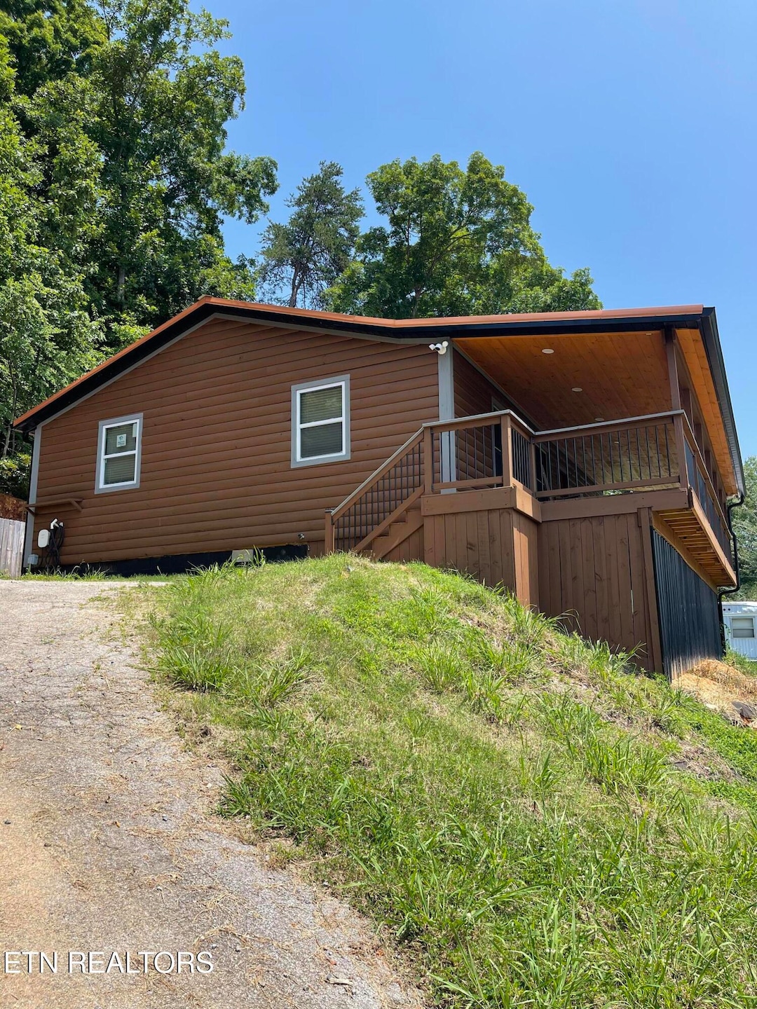 1908 Inskip Ln, Dandridge, TN 37725 - photo 1