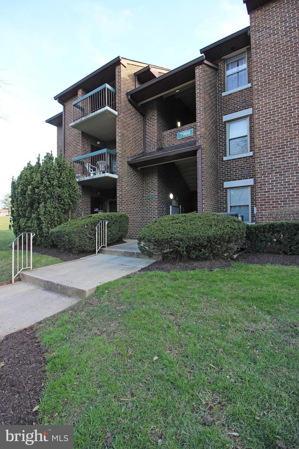 7900 Coriander Dr unit 303, Gaithersburg, MD 20879 - photo 1