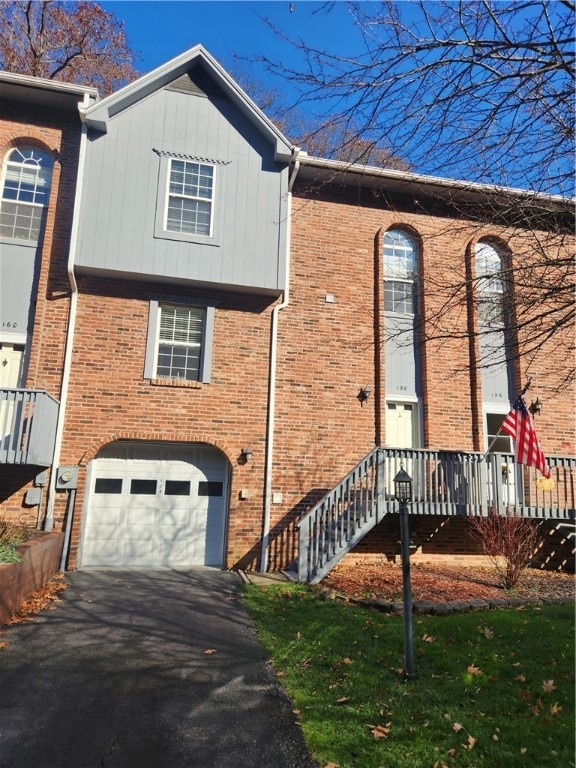 158 Old English Rd, Pittsburgh, PA 15237 - photo 1