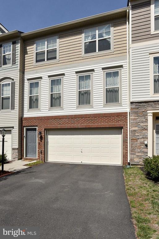 42588 Chisholm Dr, Broadlands, VA 20148 - photo 1