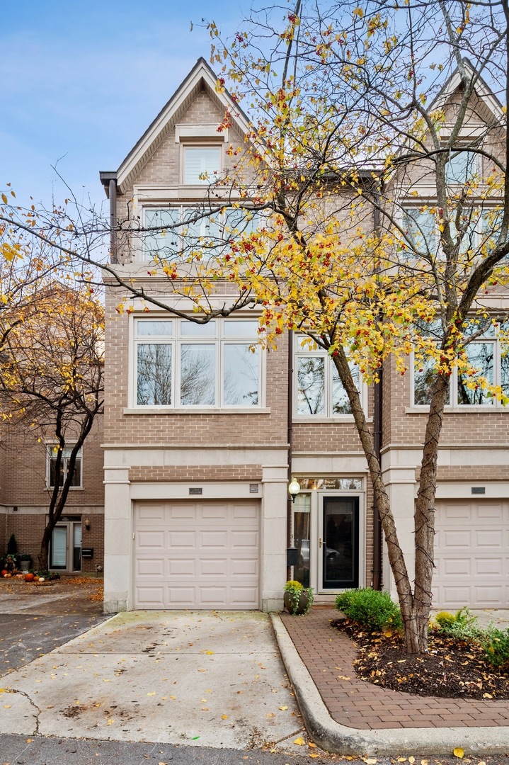 2706 N Southport Ave unit B, Chicago, IL 60614 - photo 1