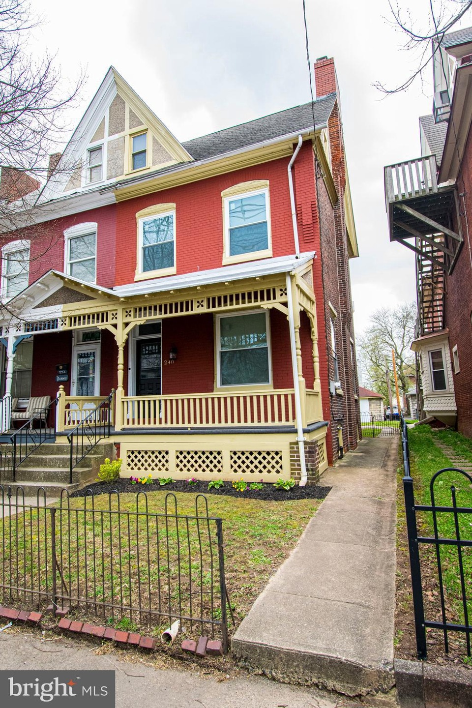 240 Beech St, Pottstown, PA 19464 - photo 1