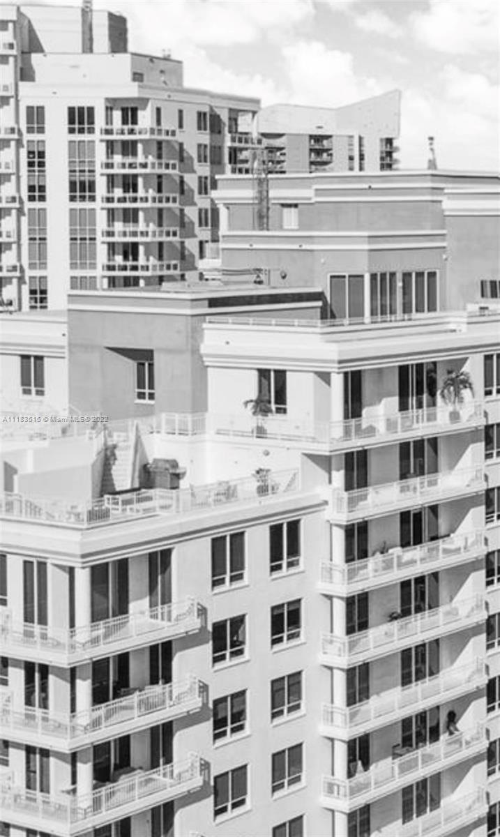 PH3303 featuring bi-level terrace