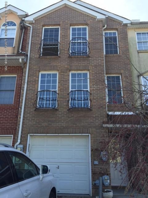 216 Essex Dr, Staten Island, NY 10314 - photo 1