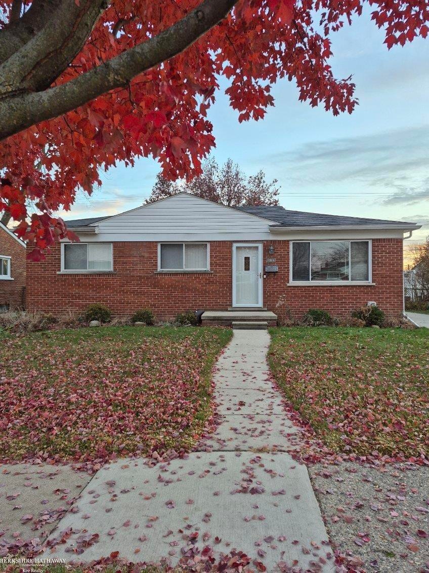 22016 Barton St, Saint Clair Shores, MI 48081 - photo 1