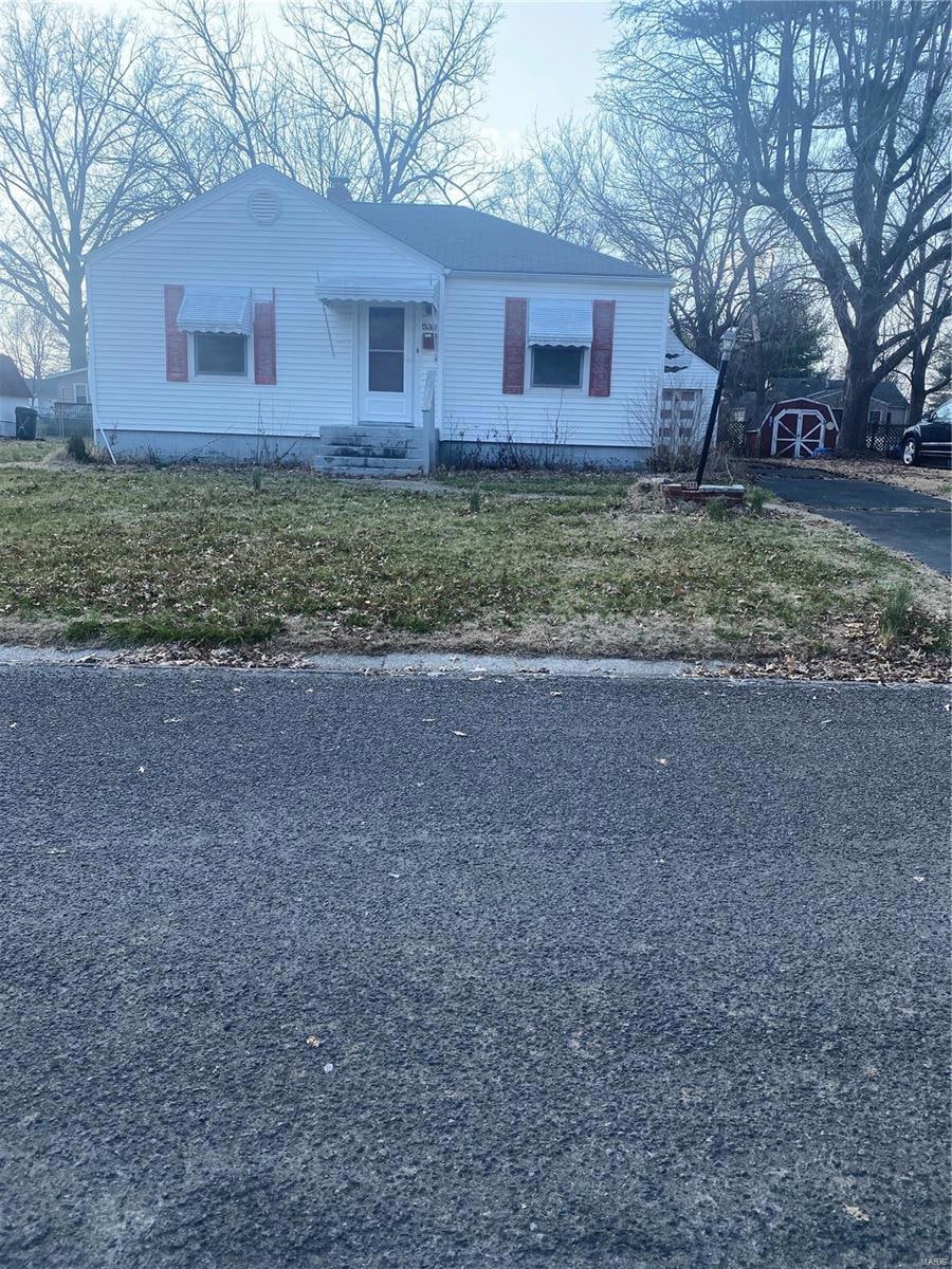 View of front of home featuring a front lawn