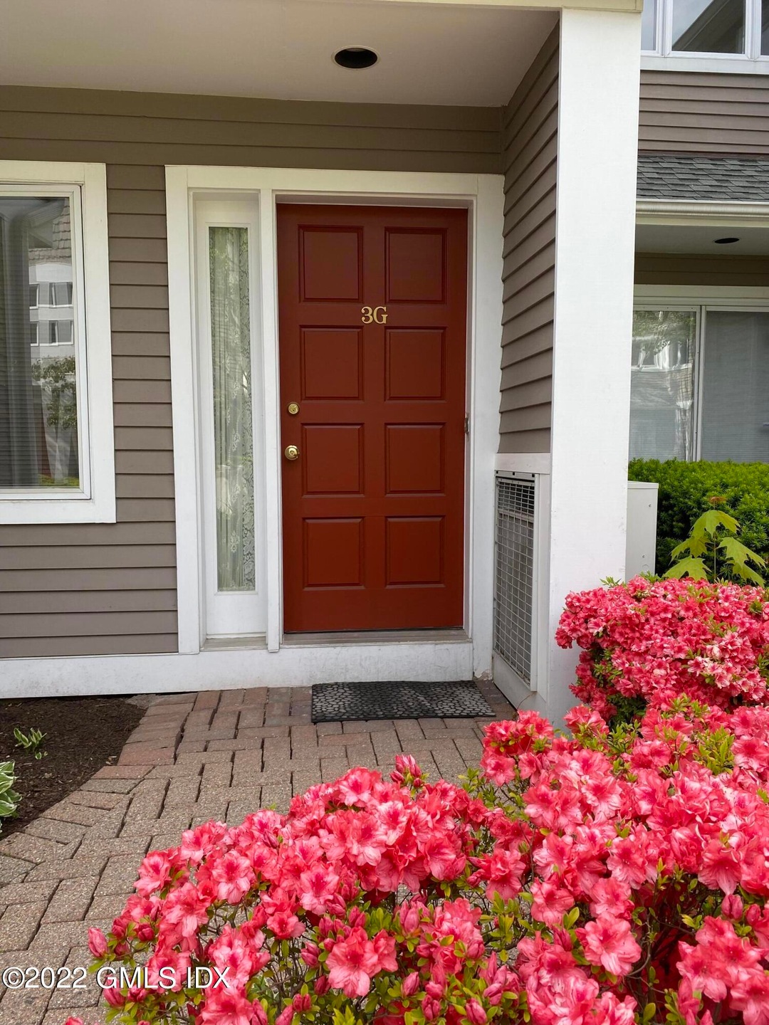 453 E Putnam Ave unit 3G, Cos Cob, CT 06807 - photo 1