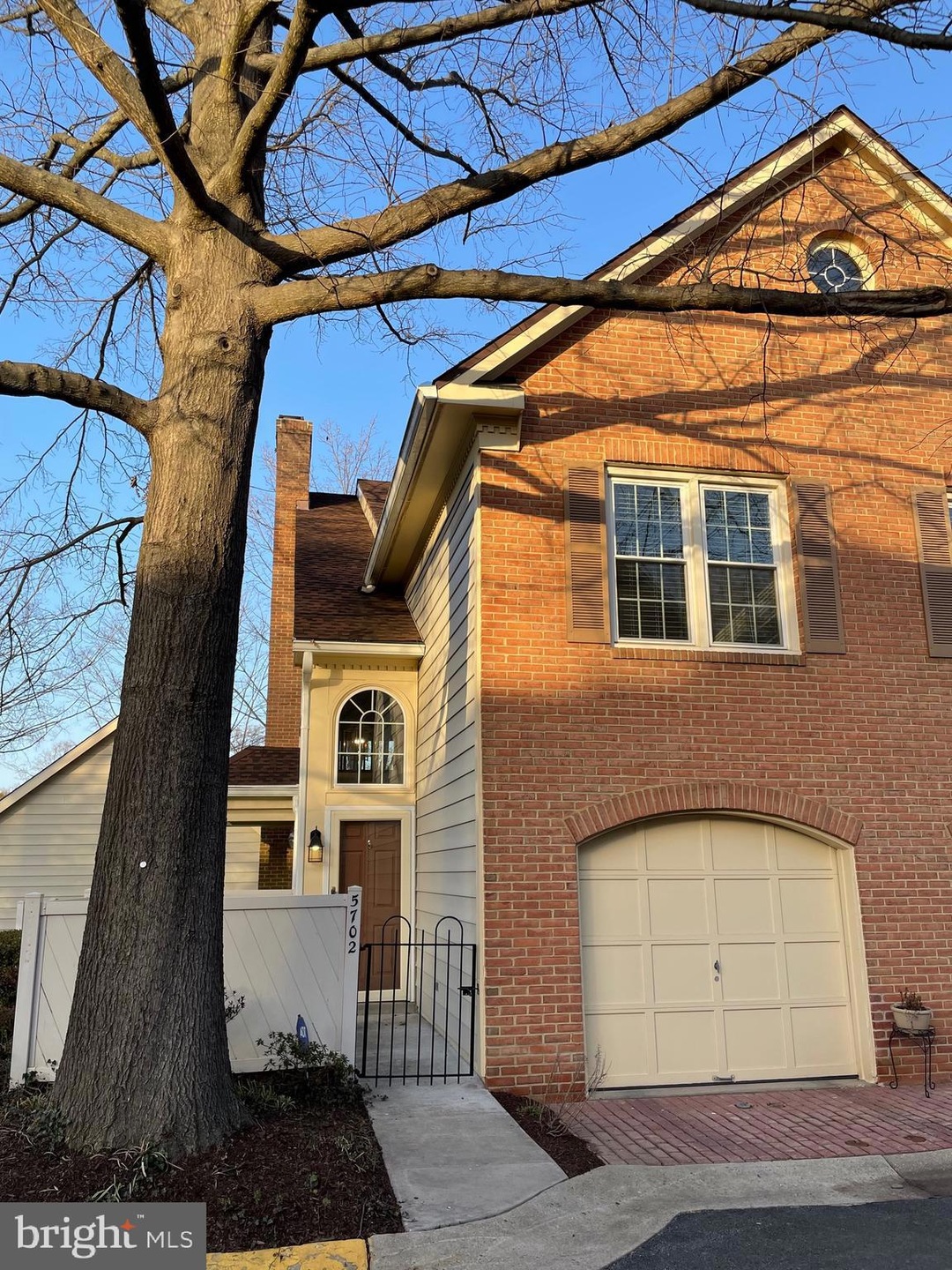 5702 Mayfair Manor Dr, Rockville, MD 20852 - photo 1