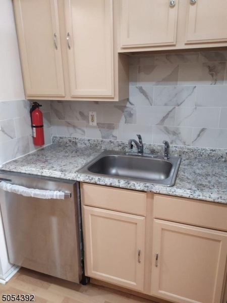 282 Alpine Way unit B, Woodbridge, NJ 07095 - photo 1