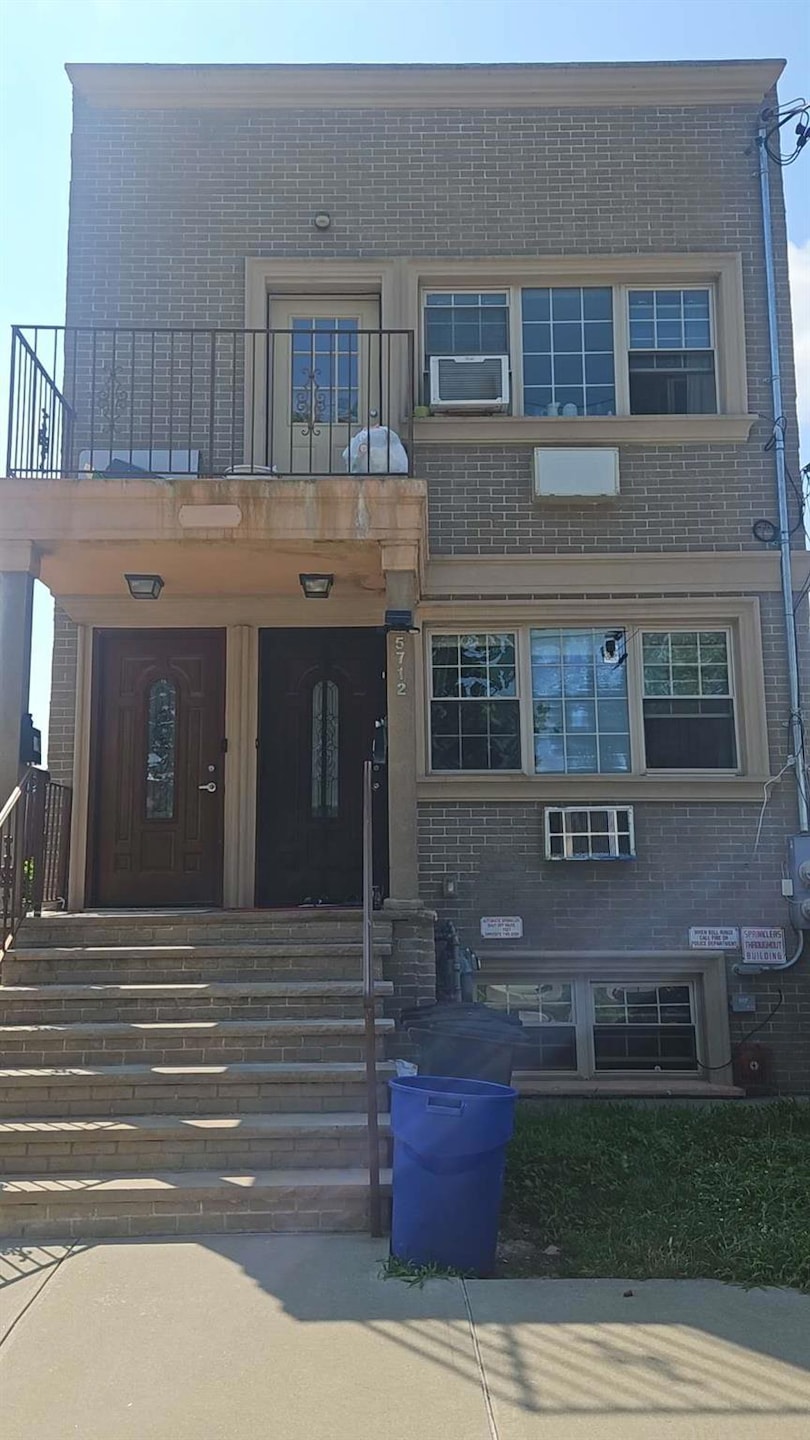 Pending $1,350,000 • Co-Listing Agent