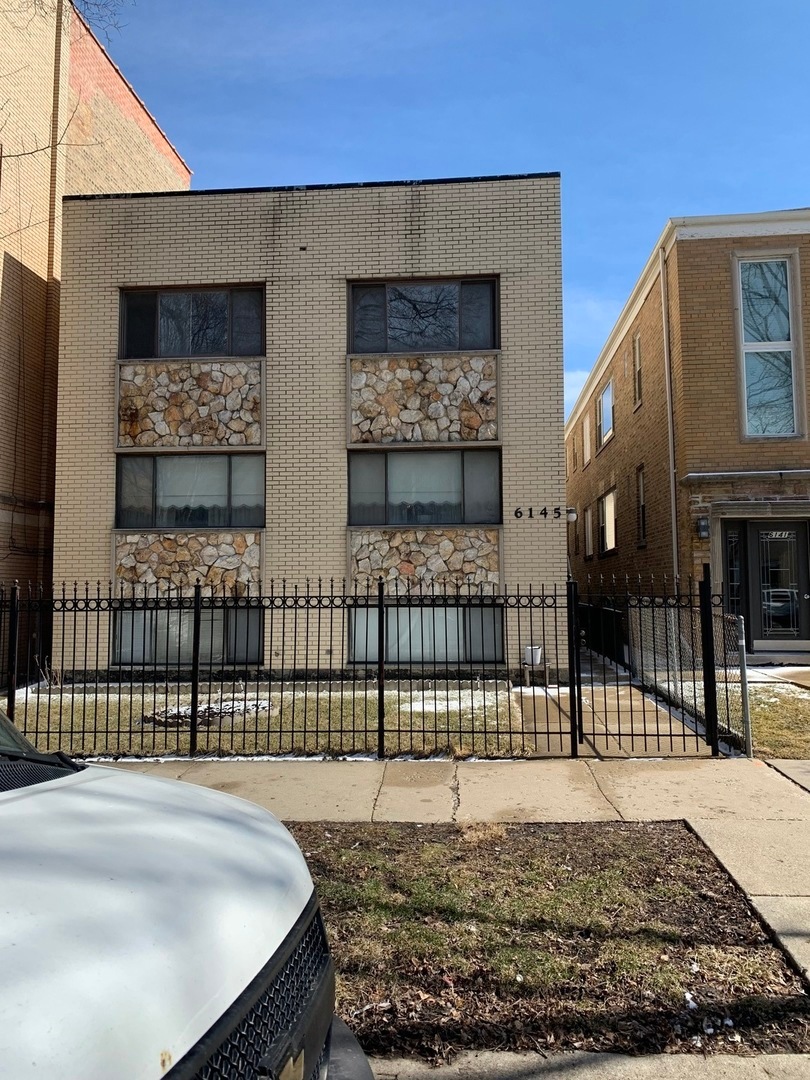 6145 N Richmond St unit 2F, Chicago, IL 60659 - photo 1