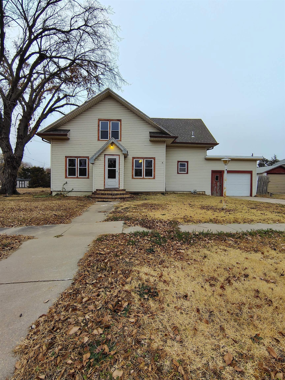 404 E Main St, Pretty Prairie, KS 67570 - photo 1