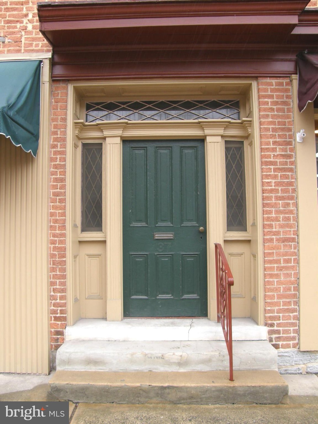 37 E Main St unit SECOND FLOOR, Waynesboro, PA 17268 - photo 1