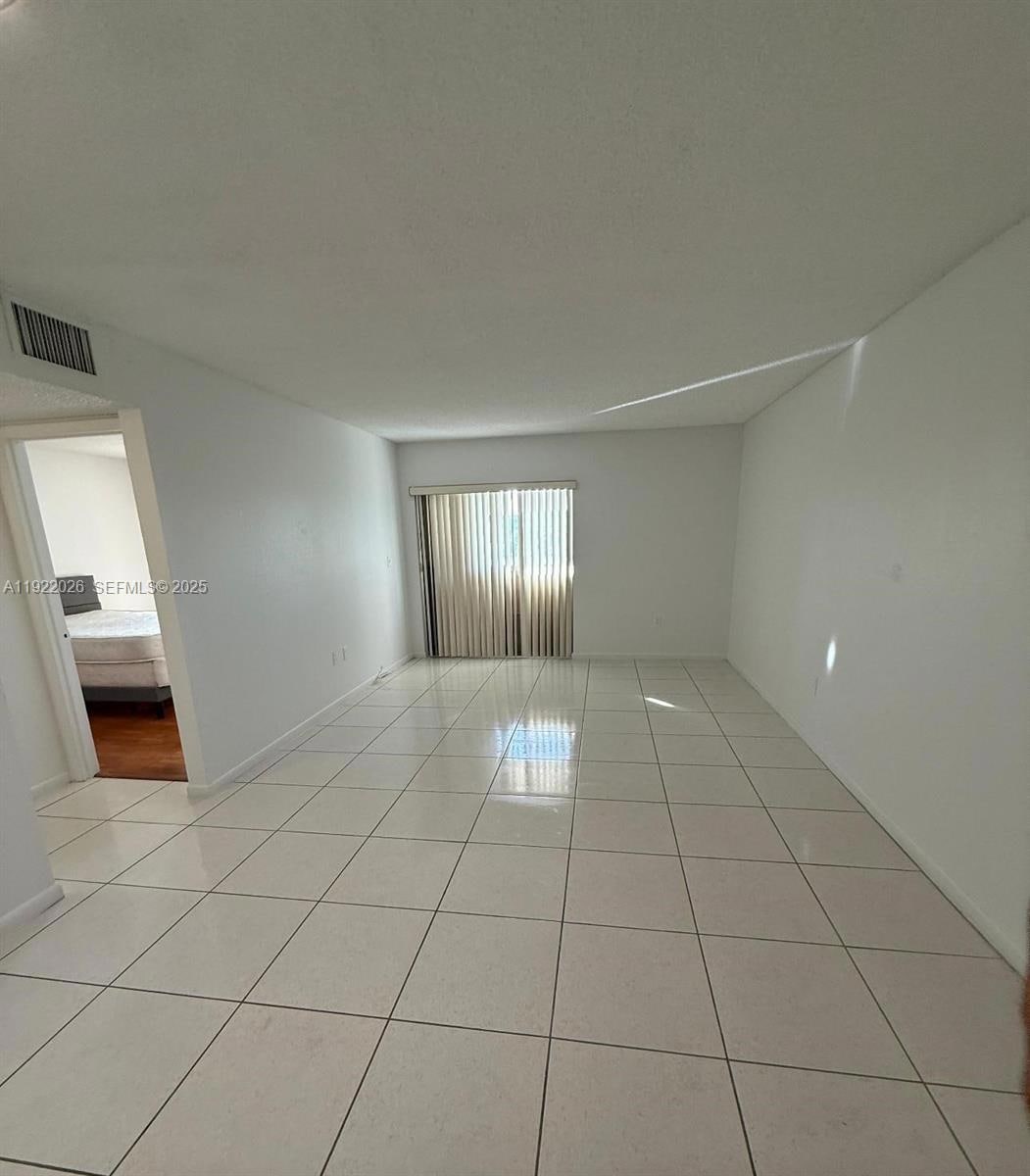 17530 NW 68th Ave unit C3010, Hialeah, FL 33015 - photo 1