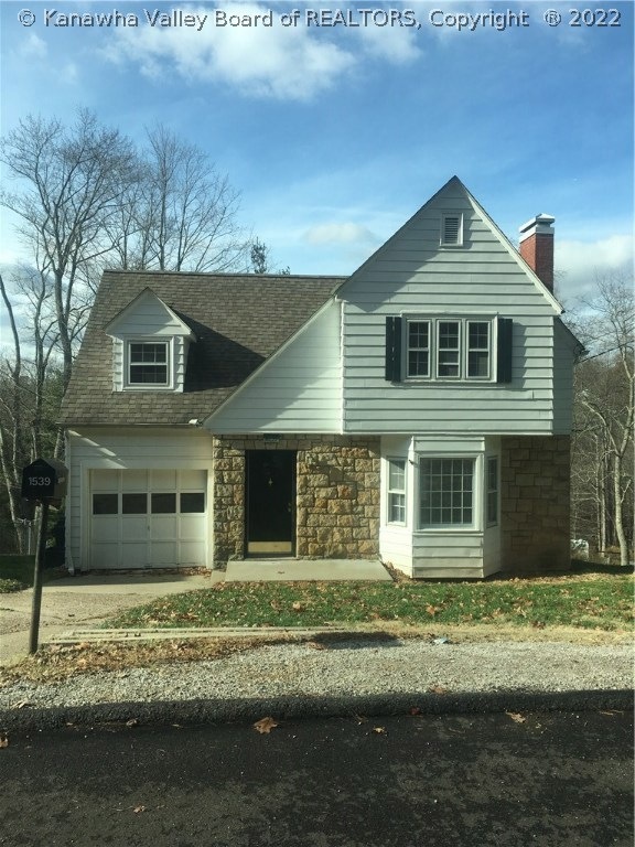 Charming cottage style home located seconds to Geo