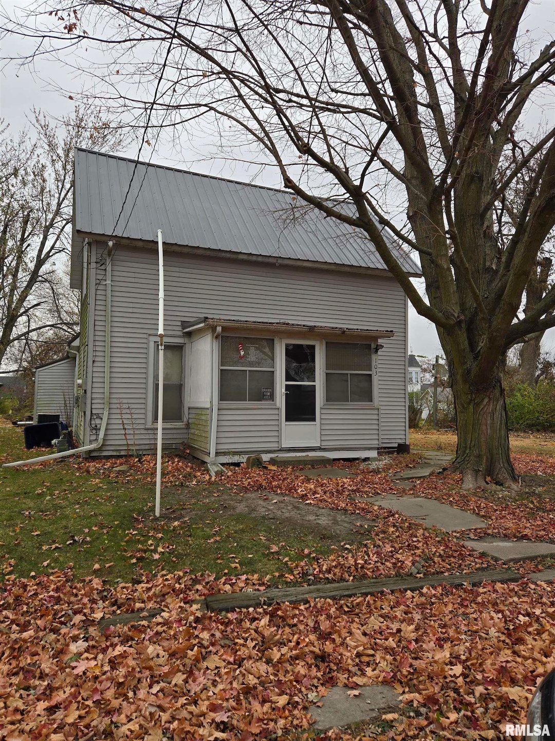 103 N 4th St, La Harpe, IL 61450 - photo 1
