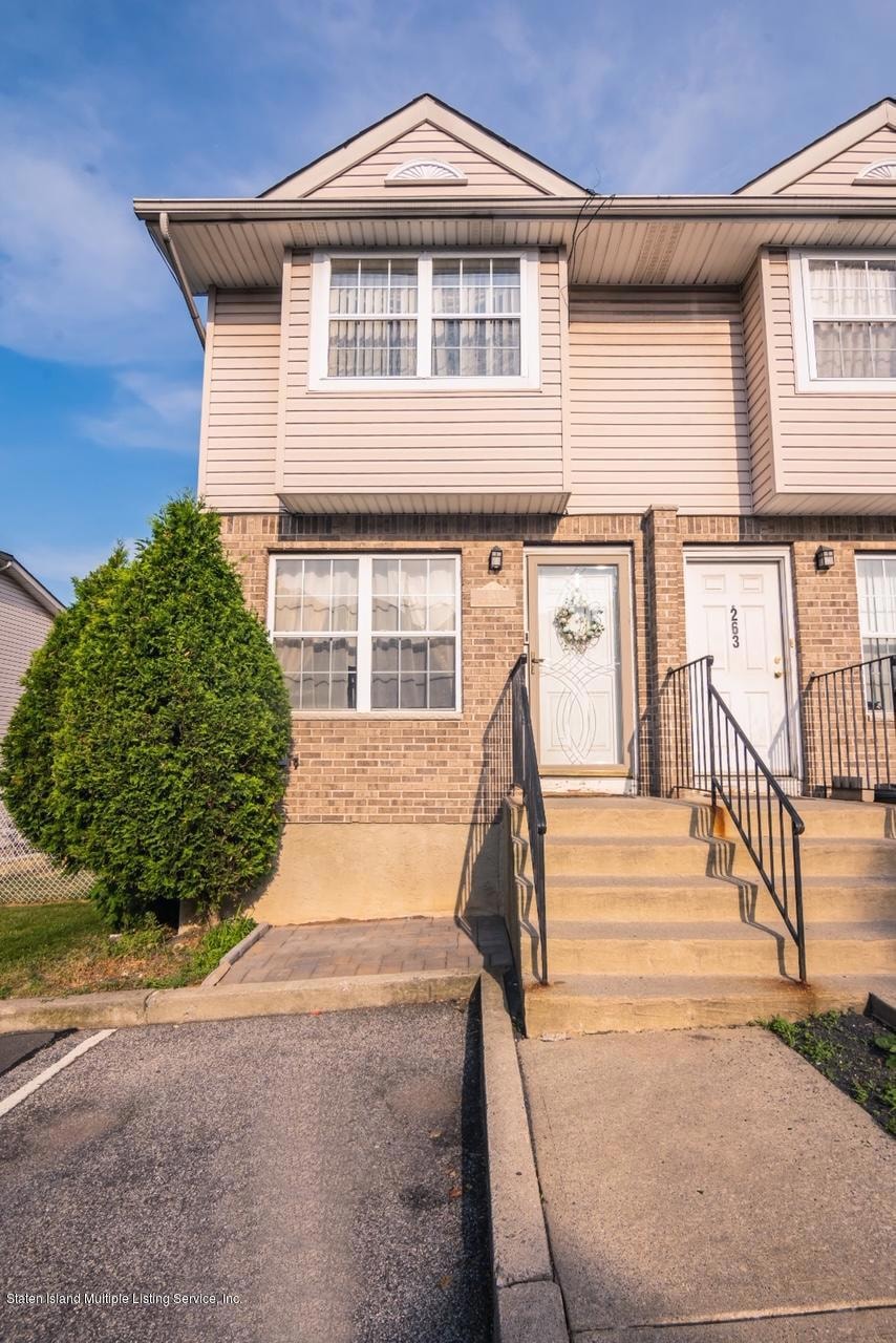 261 Skyline Dr, Staten Island, NY 10304 - photo 1