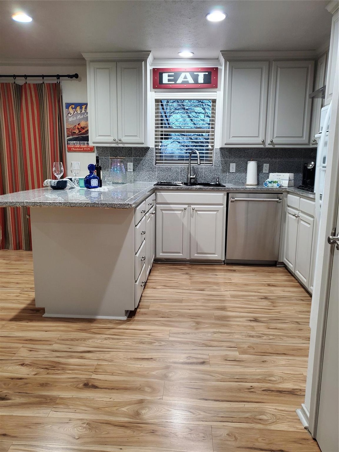 7422 Walling Ln, Dallas, TX 75231 - photo 1