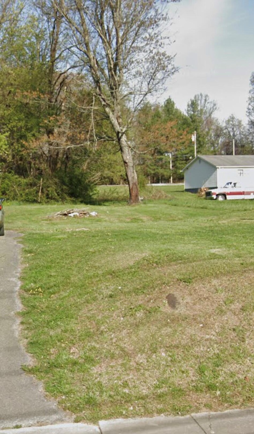 2223 E Fairview Ave, Johnson City, TN 37601 - photo 1