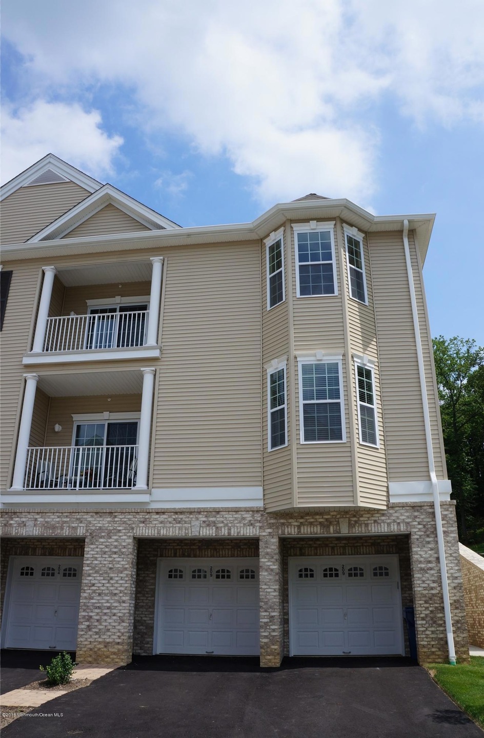 209 Bloomsbury Dr, Morganville, NJ 07751 - photo 1