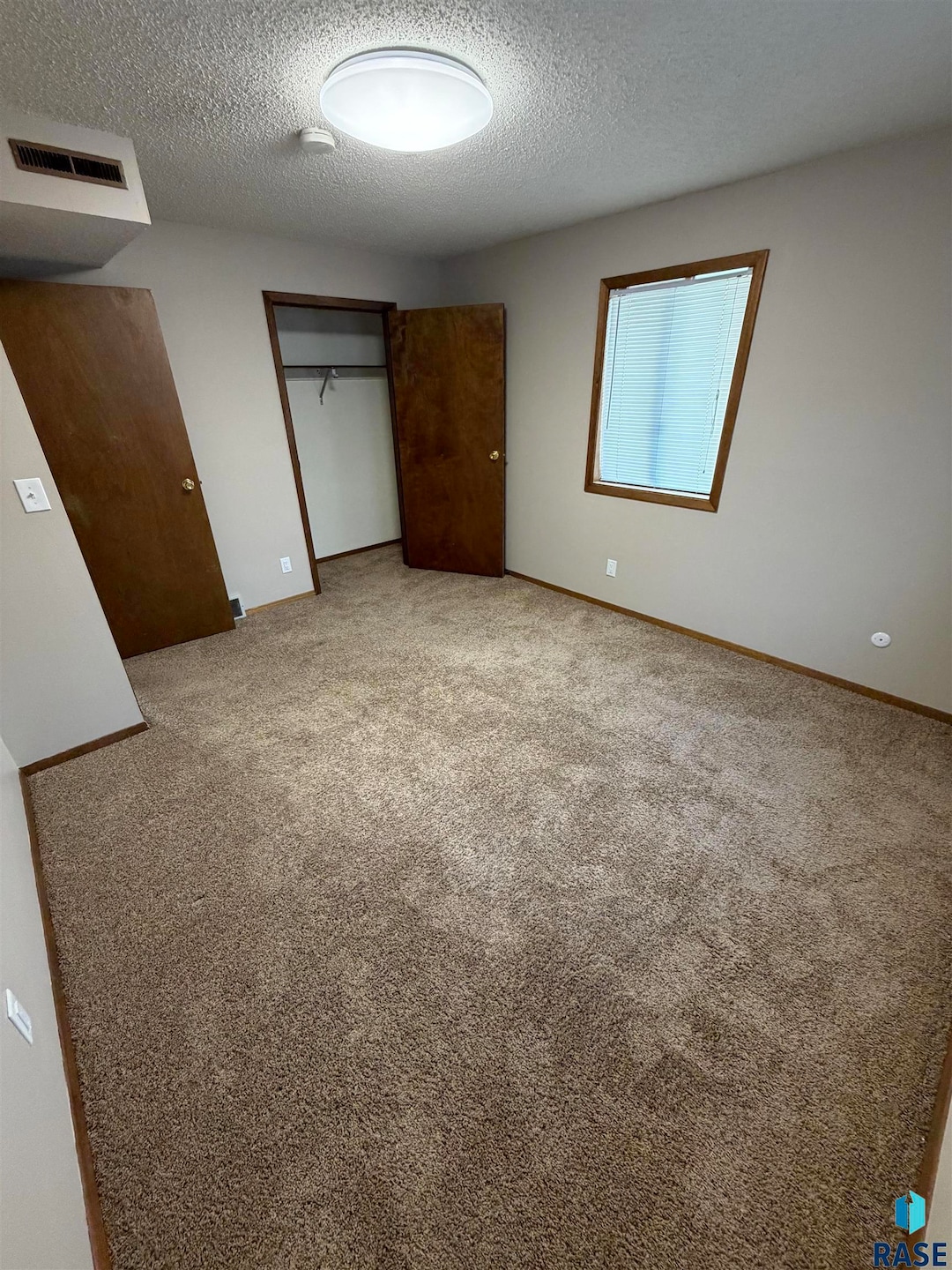 900 N Kiwanis Ave, Sioux Falls, SD 57104 - photo 1