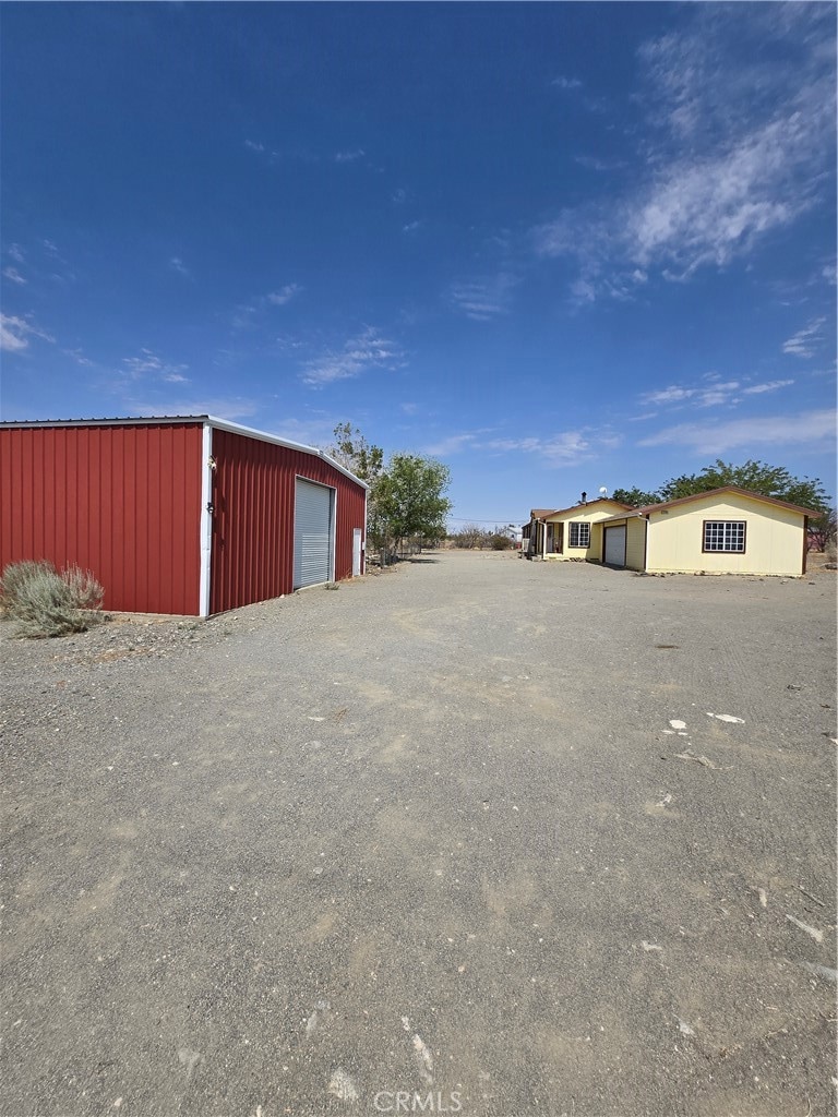 12285 Golden View Rd, Pinon Hills, CA 92372 - photo 1