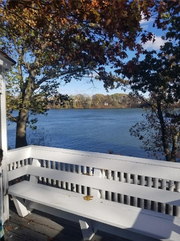 146 Lakeview Dr, Providence, RI 02910 - photo 1