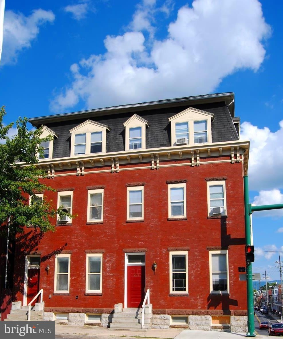 202 N Potomac St unit . 6, Hagerstown, MD 21740 - photo 1