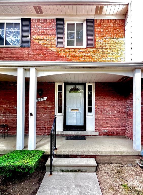 Front Entry off Courtyard